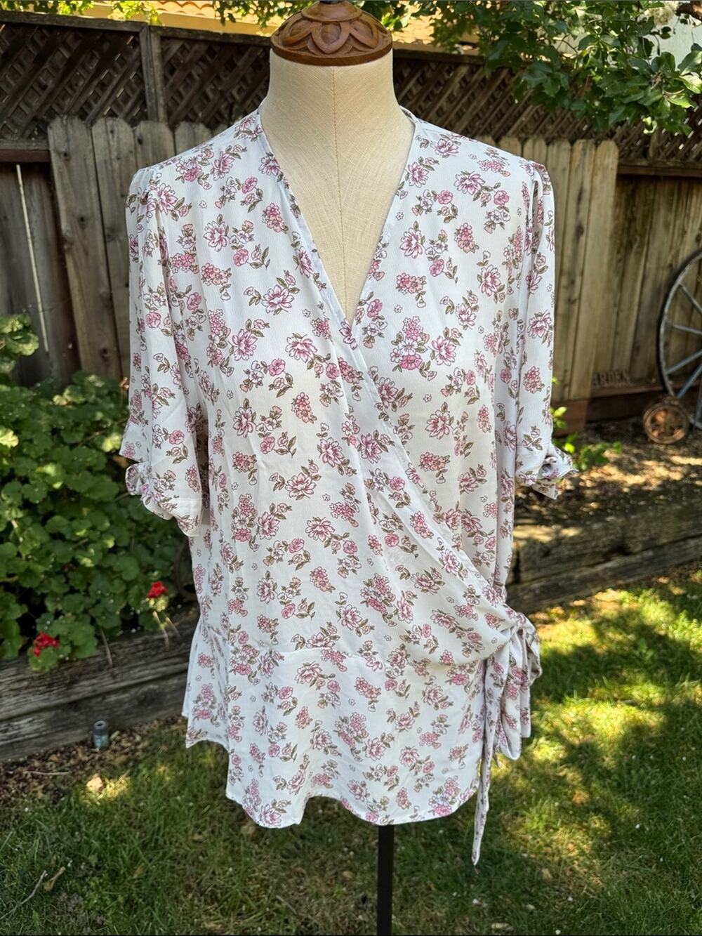Zenobia Floral Wrap Blouse Top Cream and Pink Women's Size 2XL